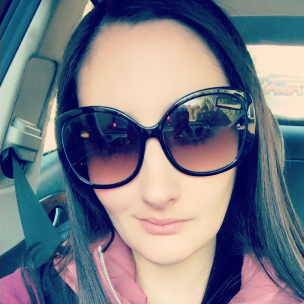 Meet your Posher, Theresa-anne